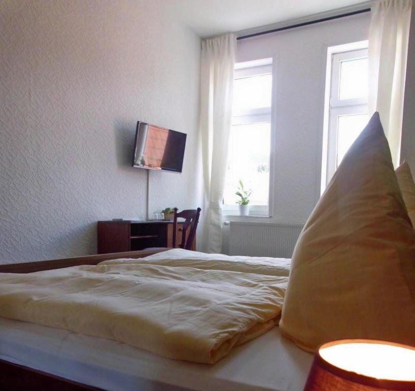 Hotel garni am Thüringer KloßTheater Friedrichroda Habitación foto
