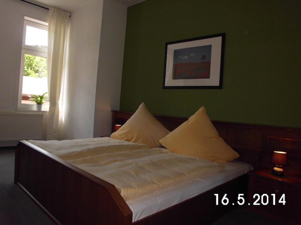 Hotel garni am Thüringer KloßTheater Friedrichroda Habitación foto